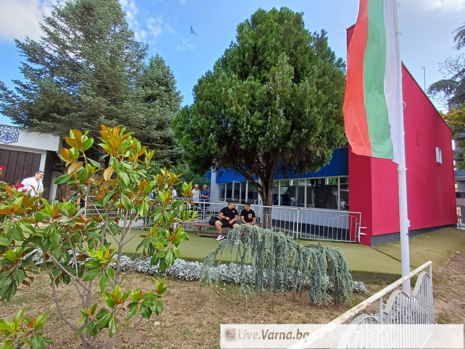 Откриха обновена зала по борба във Варна (СНИМКИ)